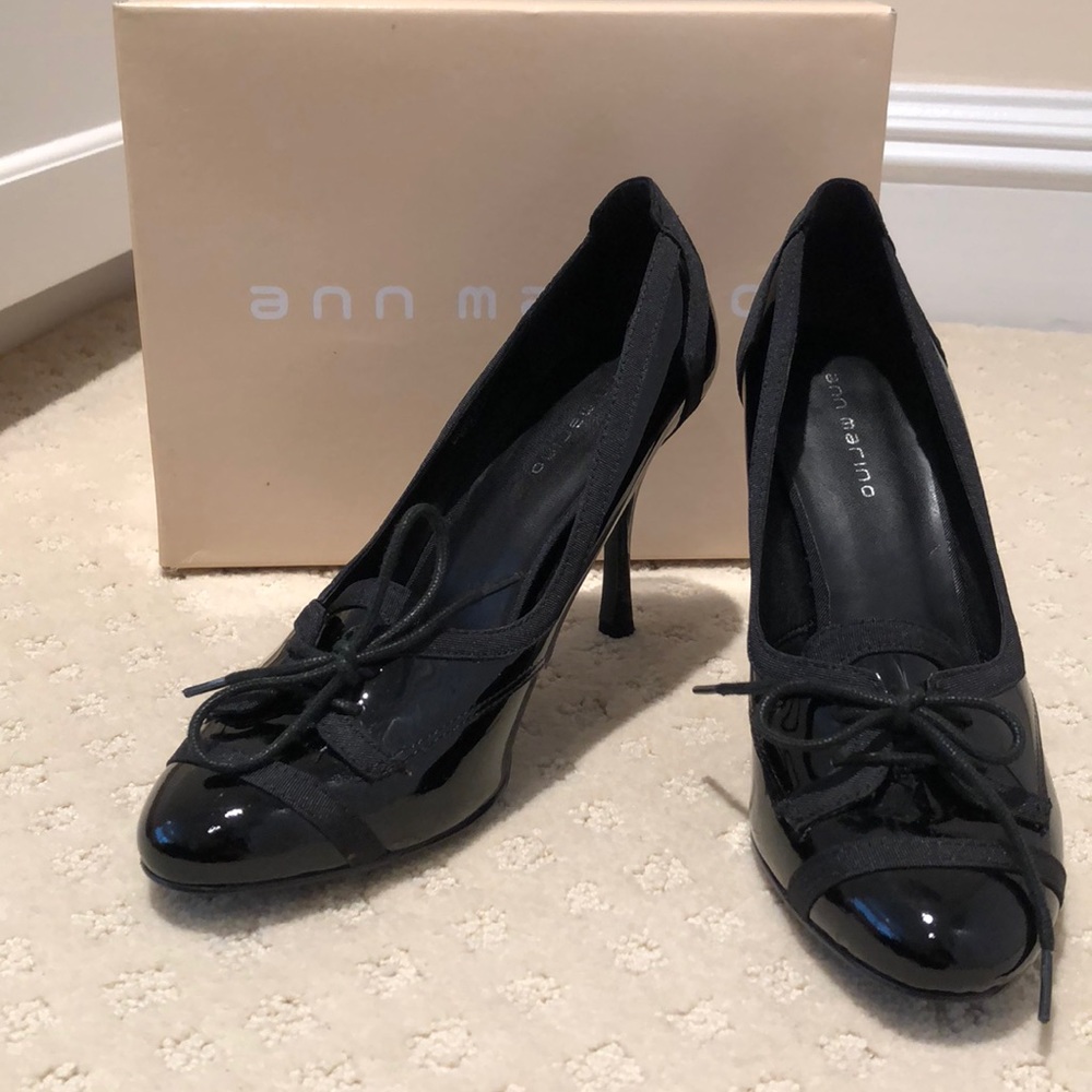 Classic patent pump w/ grosgrain detail and ties